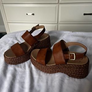 Brown wedge